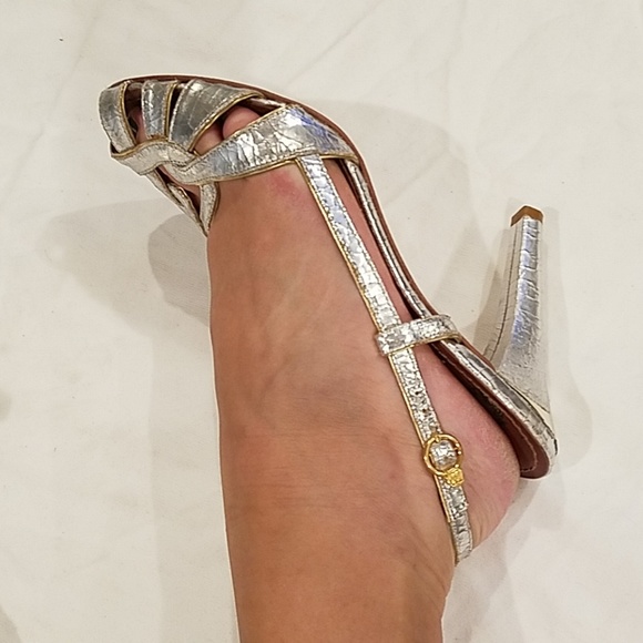 BCBGMAXAZRIA silver heels size 10 - Picture 8 of 8